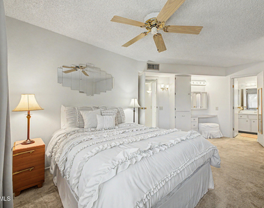 10880 W Emerald Drive - Photo Thumbnail 13