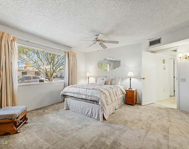 10880 W Emerald Drive - Photo Thumbnail 14