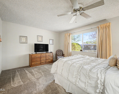 10880 W Emerald Drive - Photo Thumbnail 12