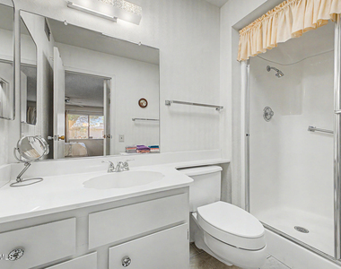 10880 W Emerald Drive - Photo Thumbnail 15