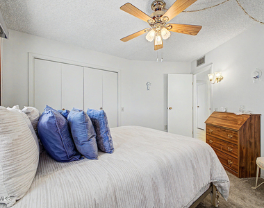 10880 W Emerald Drive - Photo Thumbnail 18