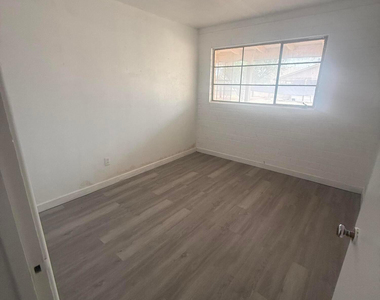 204 N E Street - Photo Thumbnail 6