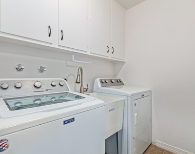 10831 W Tropicana Circle - Photo Thumbnail 16