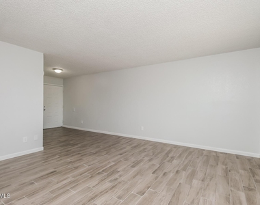 1050 W University Drive - Photo Thumbnail 5