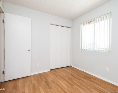 1050 W University Drive - Photo Thumbnail 11