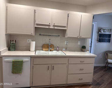 17247 N 106th Avenue - Photo Thumbnail 7