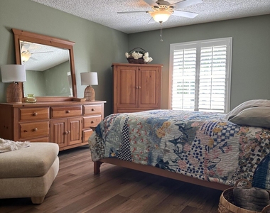 17247 N 106th Avenue - Photo Thumbnail 11