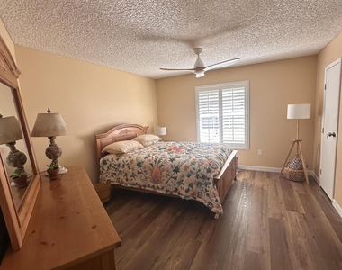 17247 N 106th Avenue - Photo Thumbnail 14