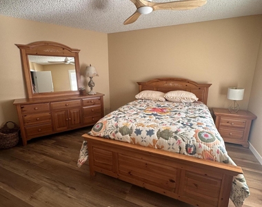 17247 N 106th Avenue - Photo Thumbnail 13