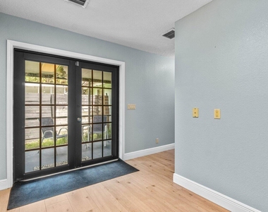 3303 Custer Avenue - Photo Thumbnail 20
