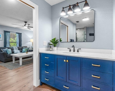 3303 Custer Avenue - Photo Thumbnail 4