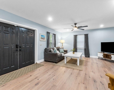3303 Custer Avenue - Photo Thumbnail 17