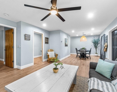 3303 Custer Avenue - Photo Thumbnail 18