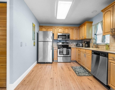 3303 Custer Avenue - Photo Thumbnail 22