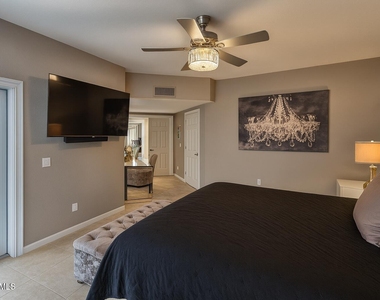 8100 E Camelback Road - Photo Thumbnail 17