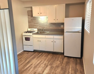 302 W Medlock Drive - Photo Thumbnail 3