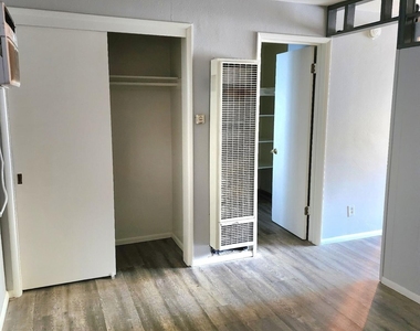 302 W Medlock Drive - Photo Thumbnail 2