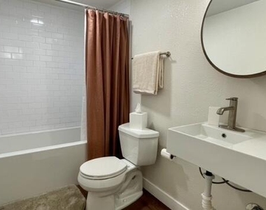3737 E Turney Avenue - Photo Thumbnail 12
