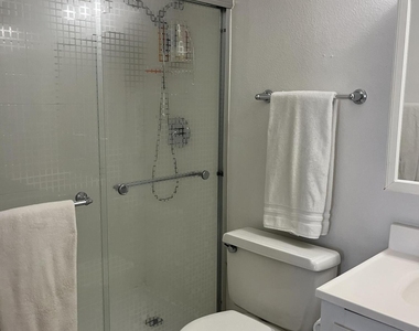 3313 N 68th Street - Photo Thumbnail 7
