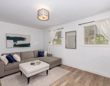 8490 E Chaparral Road - Photo Thumbnail 15
