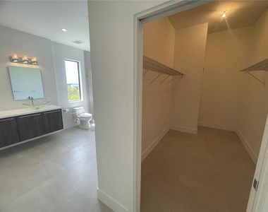 113 Se 1st Circle - Photo Thumbnail 14