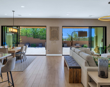 2041 E Fallen Leaf Lane - Photo Thumbnail 6