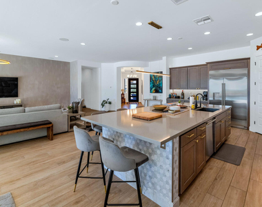 2041 E Fallen Leaf Lane - Photo Thumbnail 8