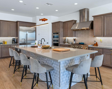 2041 E Fallen Leaf Lane - Photo Thumbnail 7