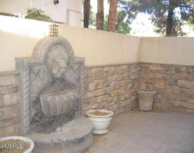 7414 E Northland Drive - Photo Thumbnail 4