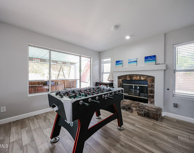 3902 E Rosemonte Drive - Photo Thumbnail 8