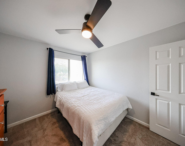 3902 E Rosemonte Drive - Photo Thumbnail 31