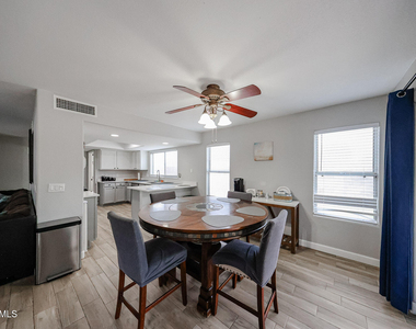 3902 E Rosemonte Drive - Photo Thumbnail 9