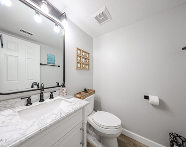 3902 E Rosemonte Drive - Photo Thumbnail 17