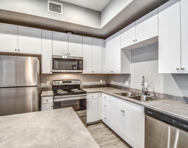 1037 S Farmer Avenue - Photo Thumbnail 6