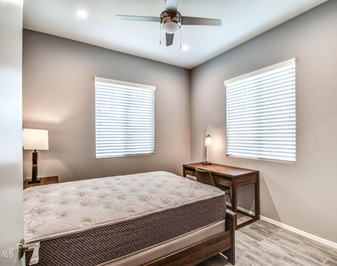 1037 S Farmer Avenue - Photo Thumbnail 14
