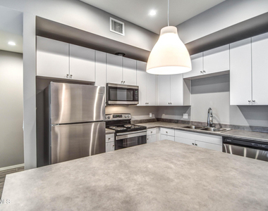 1037 S Farmer Avenue - Photo Thumbnail 7