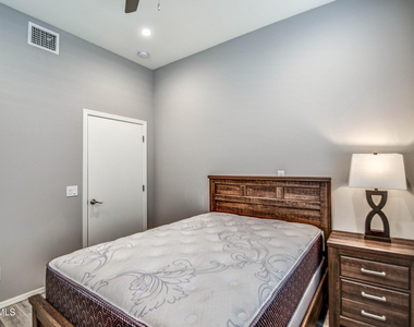 1037 S Farmer Avenue - Photo Thumbnail 11
