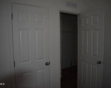 620 W Limberlost Drive - Photo Thumbnail 8