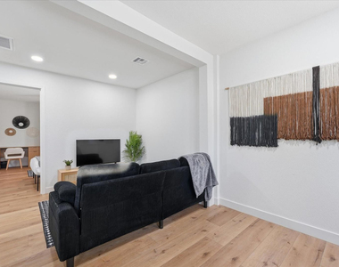 1548 N Upland Circle - Photo Thumbnail 7