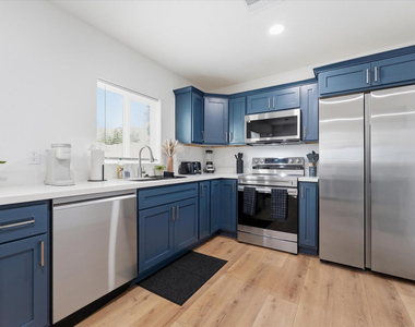 1548 N Upland Circle - Photo Thumbnail 4