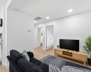 1548 N Upland Circle - Photo Thumbnail 5