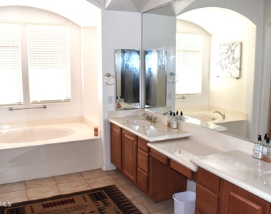 20470 N Date Palm Way - Photo Thumbnail 34