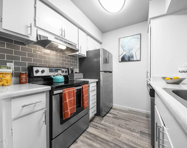 9410 N 31st Avenue - Photo Thumbnail 1