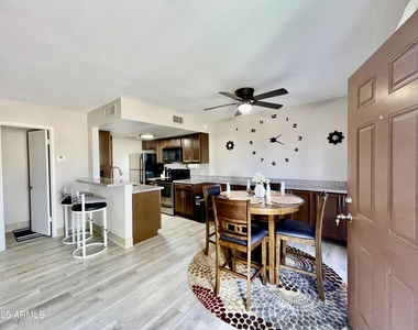 14404 N Boxwood Lane - Photo Thumbnail 4