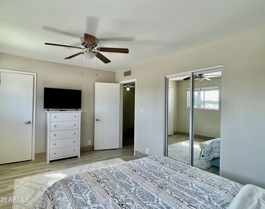 14404 N Boxwood Lane - Photo Thumbnail 11