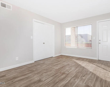 10860 N 85th Avenue - Photo Thumbnail 1