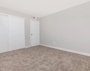 10860 N 85th Avenue - Photo Thumbnail 6