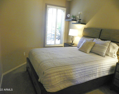 8653 E Royal Palm Road - Photo Thumbnail 17