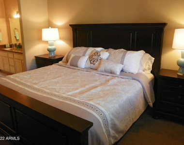 8653 E Royal Palm Road - Photo Thumbnail 13