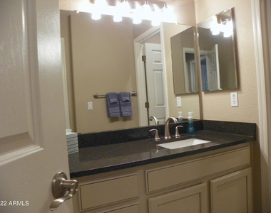 8653 E Royal Palm Road - Photo Thumbnail 17